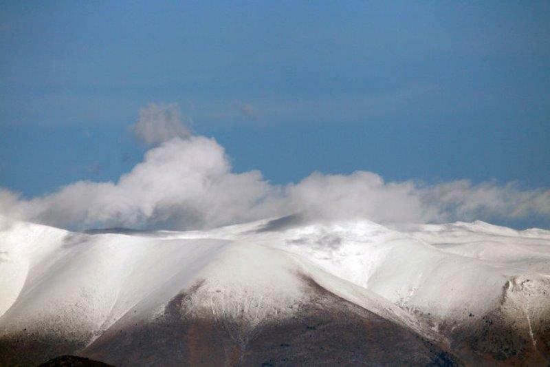 Έπεσαν τα πρώτα χιόνια στις κορυφές του Ολύμπου - Εντυπωσιακές εικόνες