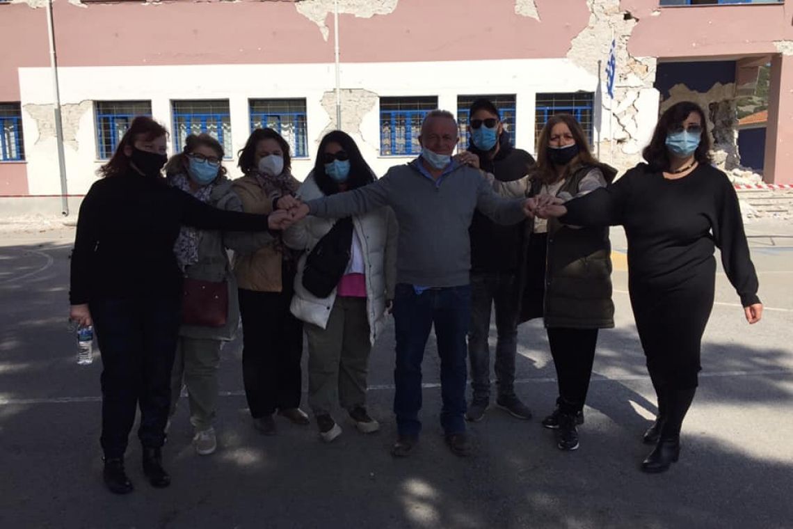 Οι εκπαιδευτικοί αποχαιρέτησαν το κατεστραμμένο δημοτικό σχολείο στο Δαμάσι
