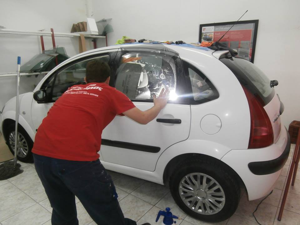 Επισκευές / Αντικατάσταση κρυστάλλων αυτοκινήτου - Λάρισα - Φίλης Glass - Βανακάρας Ηλίας