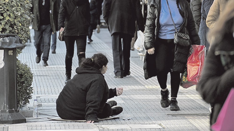 Η επαιτεία αυξάνεται στη Λάρισα... παραδοσιακά