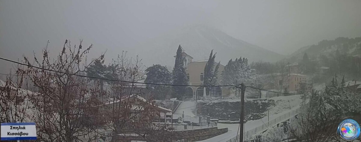 Αρκετό χιόνι στην Σκοπιά Φαρσάλων αλλά και στην Σπηλιά Κισσάβου