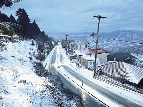 Στα λευκά τα ορεινά του Ν. Λάρισας