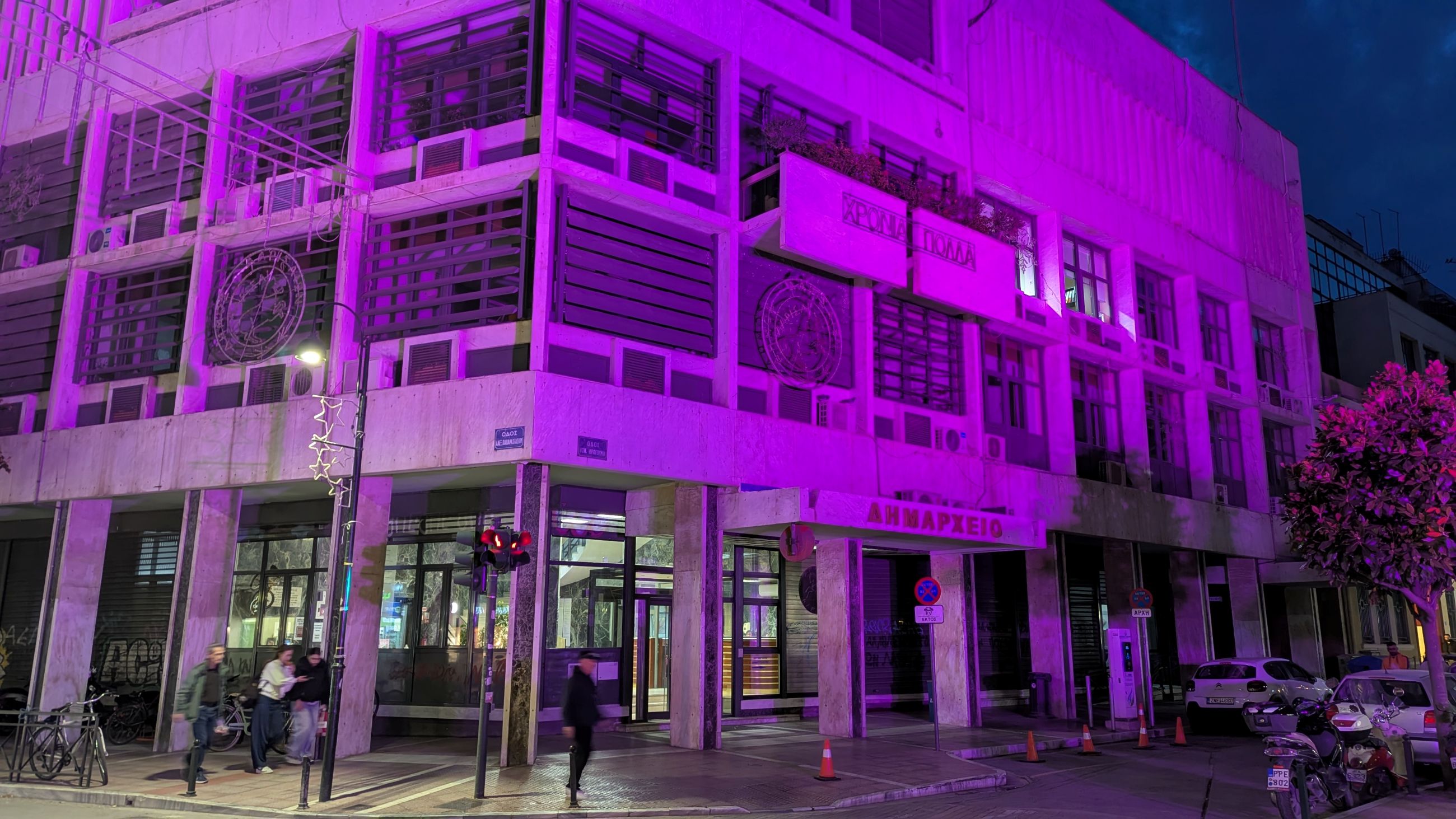 Στα «ροζ» Δημαρχείο Λάρισας και Δημοτικό Ωδείο, στο πλαίσιο ευαισθητοποίησης για την πρόληψη του καρκίνου μαστού