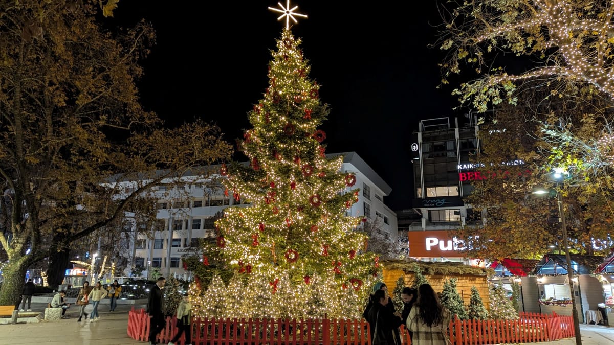 Πόλος έλξης χριστουγεννιάτικες αγορές, παγοδρόμιο και καρουζέλ σε Κεντρική πλατεία και πλατεία Ταχυδρομείου