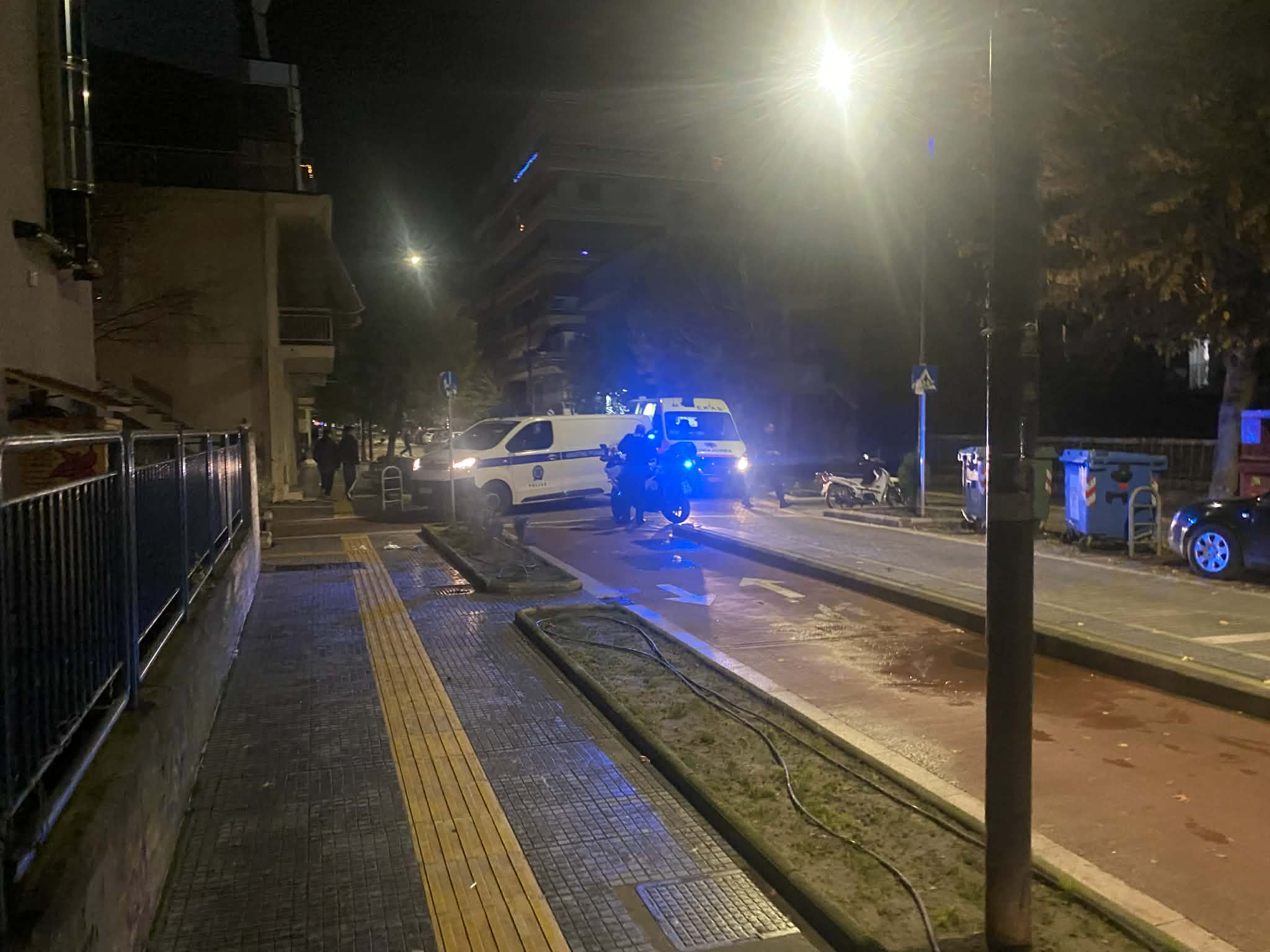 Τραυματίστηκε νεαρός με πατίνι στο κεφάλι έπειτα από σύγκρουση με μηχανάκι στην Ιουστινιανού