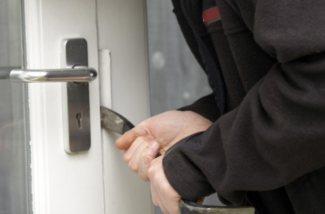 Χειροπέδες σε σεσημασμένους κλέφτες - 