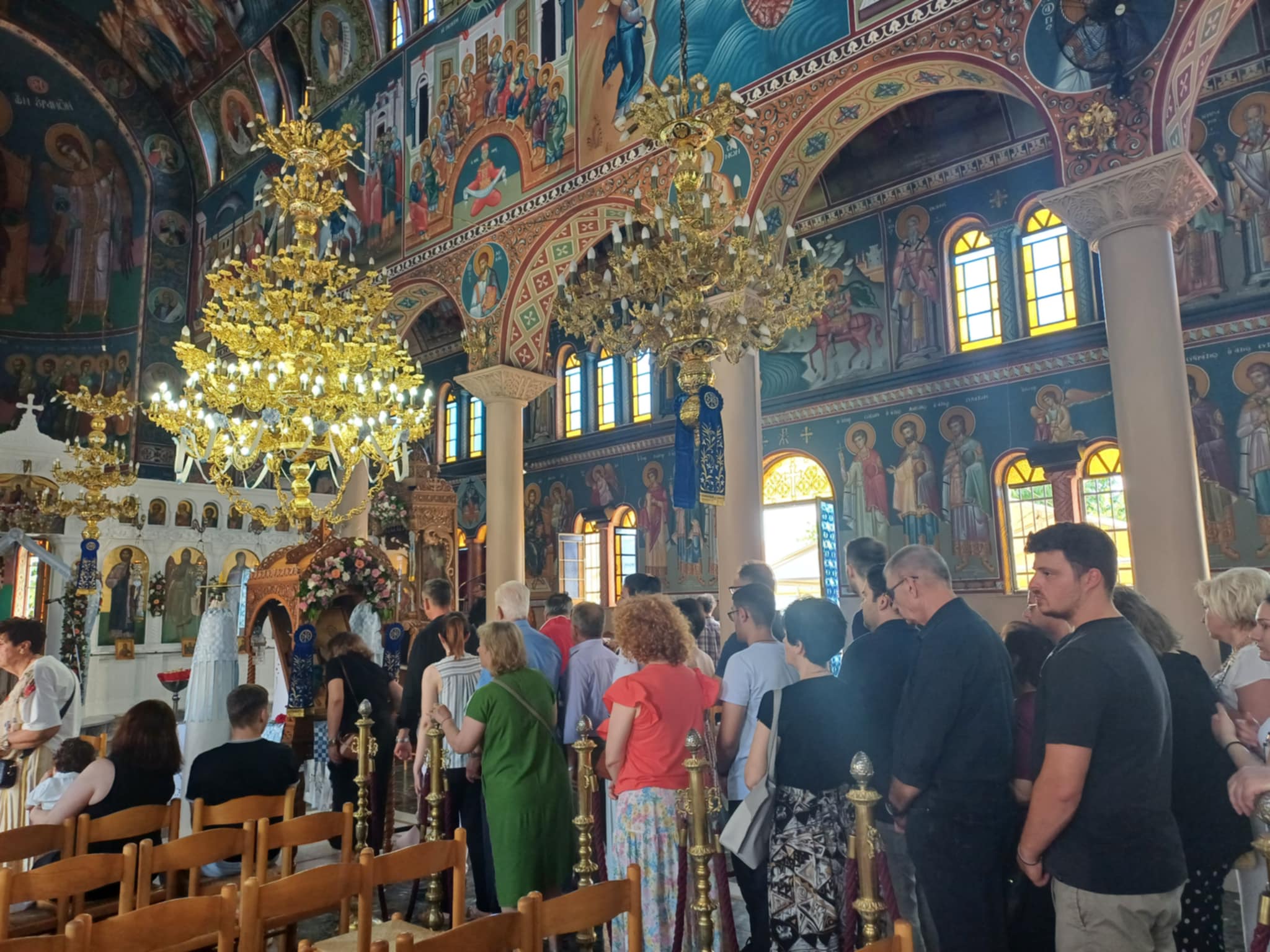 Πλήθος πιστών στην Αγία Τριάδα στη Φιλιππούπολη Λάρισας