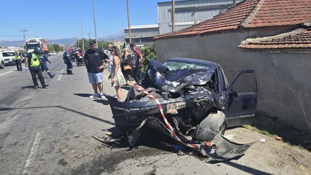 Τροχαίο με τέσσερις τραυματίες στον δρόμο Λάρισας - Συκουρίου