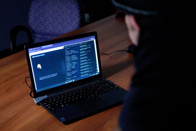 Λάρισα : Ελεύθερος ο ανήλικος για τη διακίνηση ακατάλληλου περιεχομένου