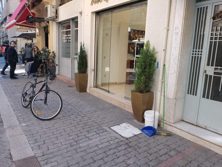 Αστραπιαία διάρρηξη σε κοσμηματοπωλείο στην «καρδιά» της Λάρισας