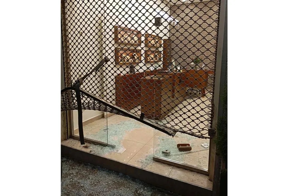 Βρέθηκε το όχημα της διάρρηξης στο χρυσοχοείο - Δεκάδες χιλιάδες ευρώ η λεία