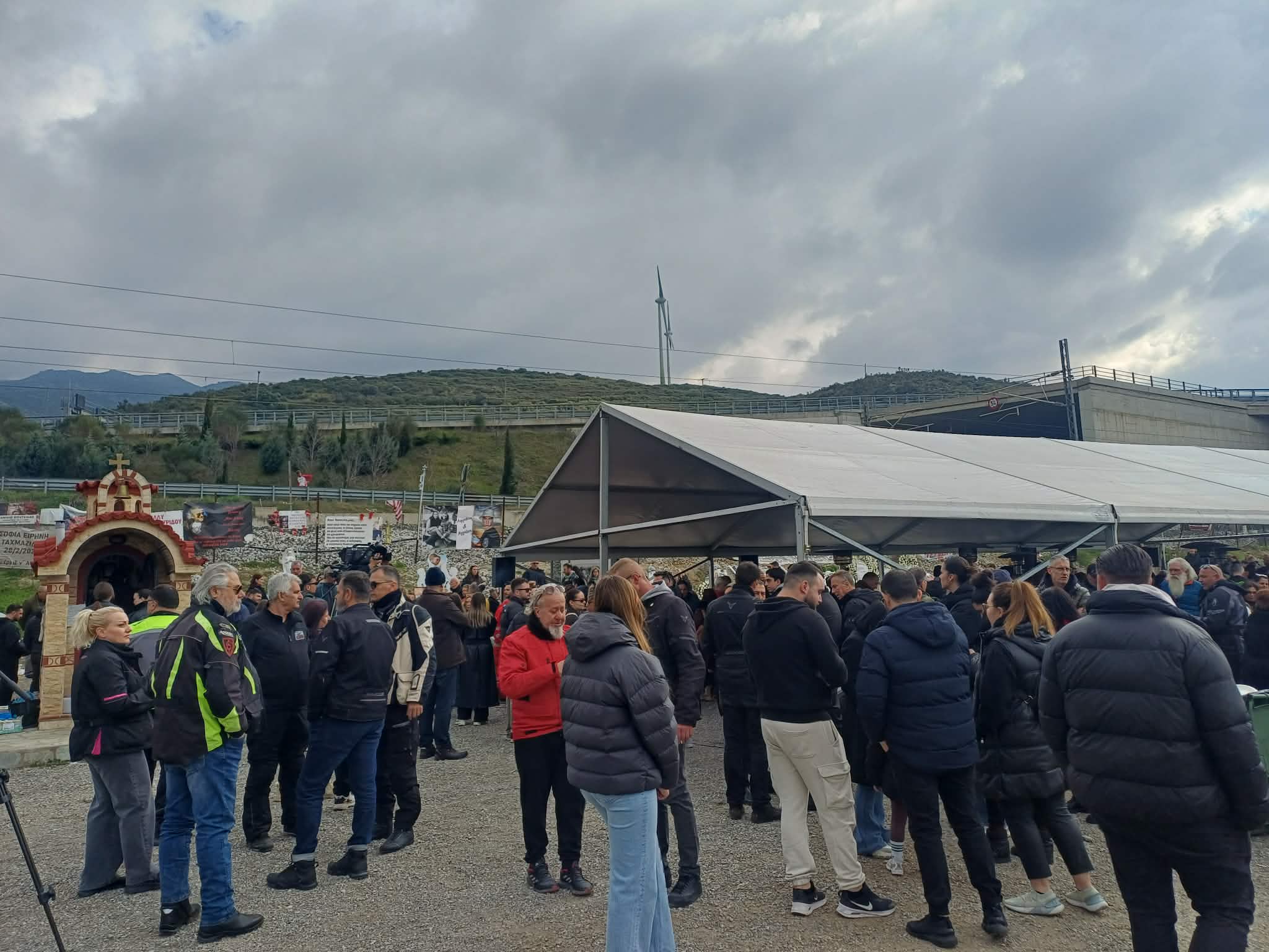 «Ο πόνος έχει γίνει οργή- Η δικαιοσύνη θα έρθει»  τόνισε ο Δημήτρης Πλακιάς στο τρισάγιο στα Τέμπη