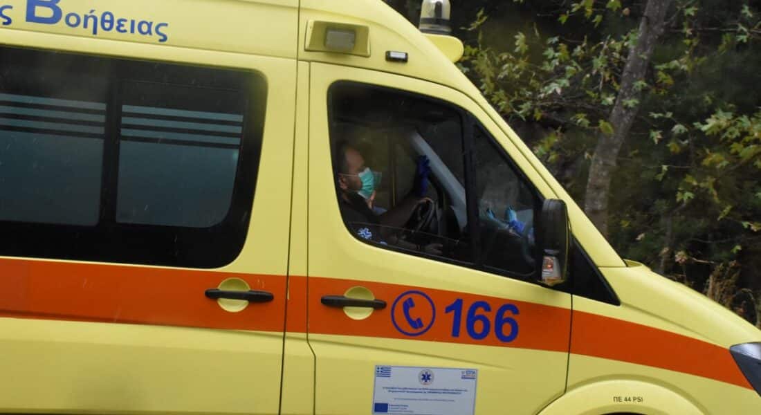 Μηχανάκια συγκρούστηκαν στη Νέα Σμύρνη – τραυματίστηκαν οι οδηγοί τους και μεταφέρθηκαν στο Πανεπιστημιακό