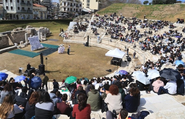 Διάλεξη επιφανών επιγραφολόγων για το ποιοι ήταν οι θεατές του αρχαίου θεάτρου Λάρισας