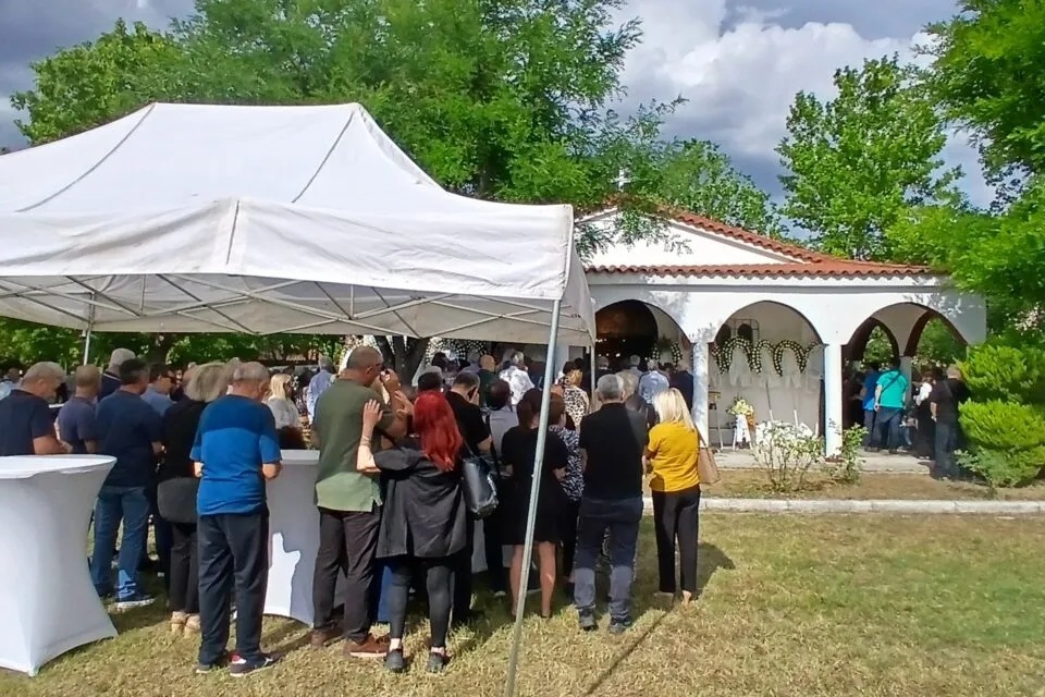 Λάρισα: Σε κλίμα οδύνης το στερνό αντίο στην Κατερίνα Ζιαζιά