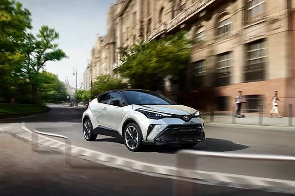 toyota-c-hr-hybrid-electric-driving-medium-landscape838DF542-859E-F3AF-AE2E-A5A32D31BF50.jpg